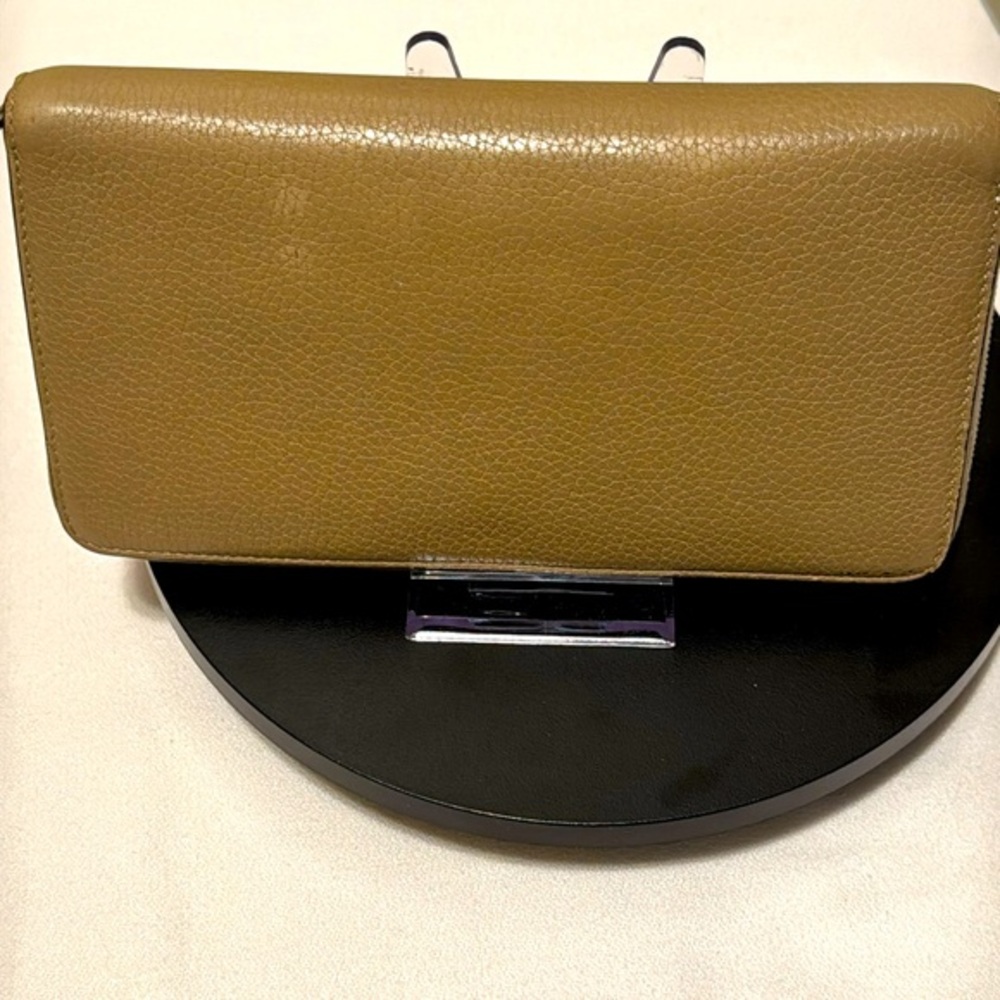 Celine Round Long Wallet Beige Leather CELINE in near MINT condition.